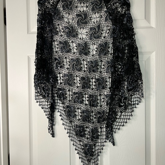 Gorgeous Black Beaded And Lace Shawl. - Picture 6 of 8